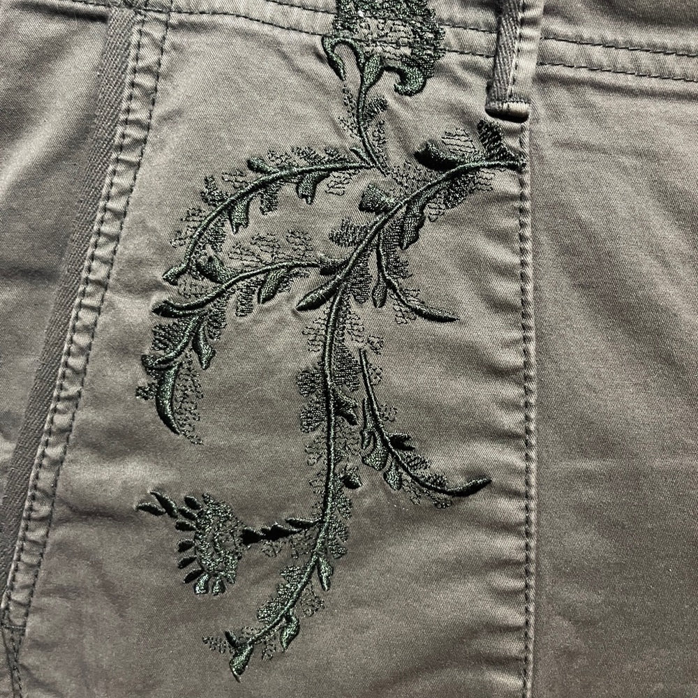 White House Black Market The Slim Crop Green Embellished Pants - Picture 2 of 8